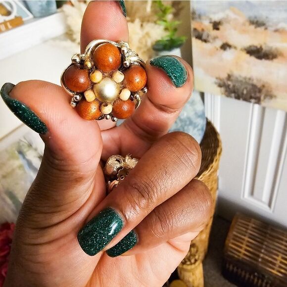 Vintage Cluster Wooden Beaded Inlay Clip On  Earrings. - Picture 3 of 8